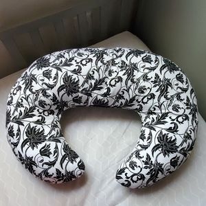 Nursing pillow
